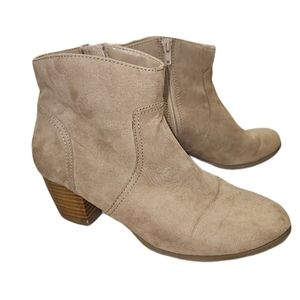 EUC Women's Size 6 Beige Heeled Boots